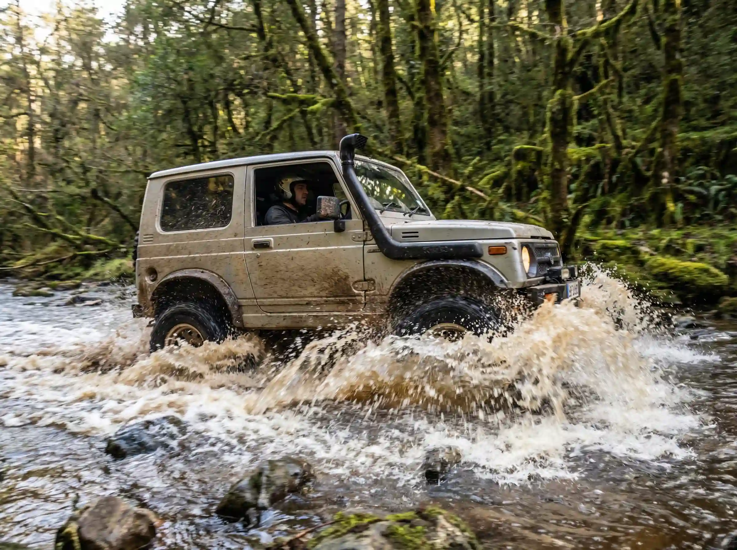 越野车涉水穿越实录 - 小马拉大车